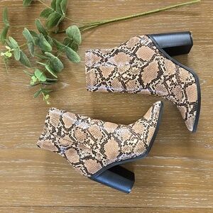 🍁Lulus Snake Print Boots